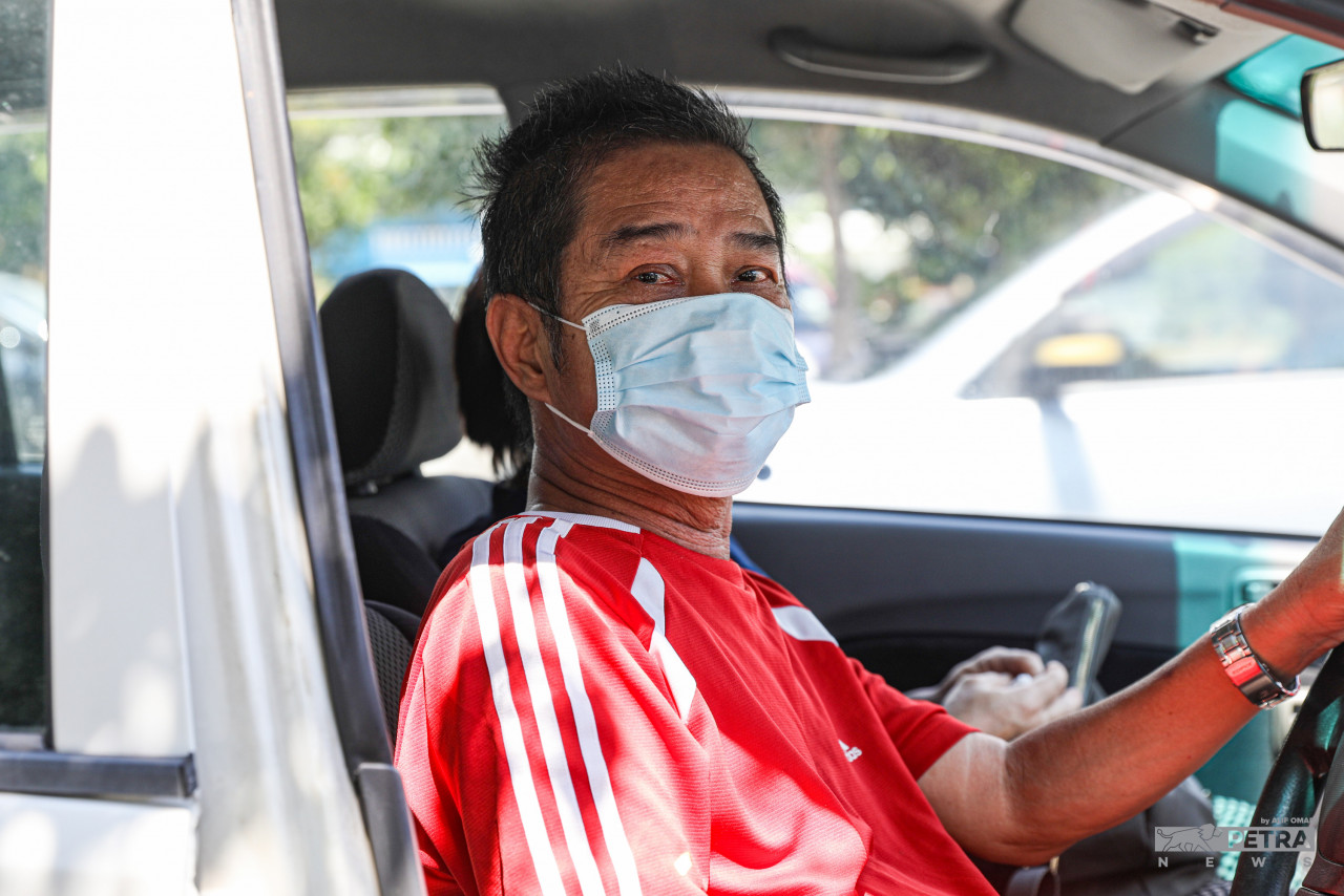 Low CH, a voter in the Kesidang state seat, says both Datuk Seri Sulaiman Md Ali and Adly Zahari were not granted enough time to bring any substantial changes to Melaka. – ALIF OMAR/The Vibes pic, November 14, 2021