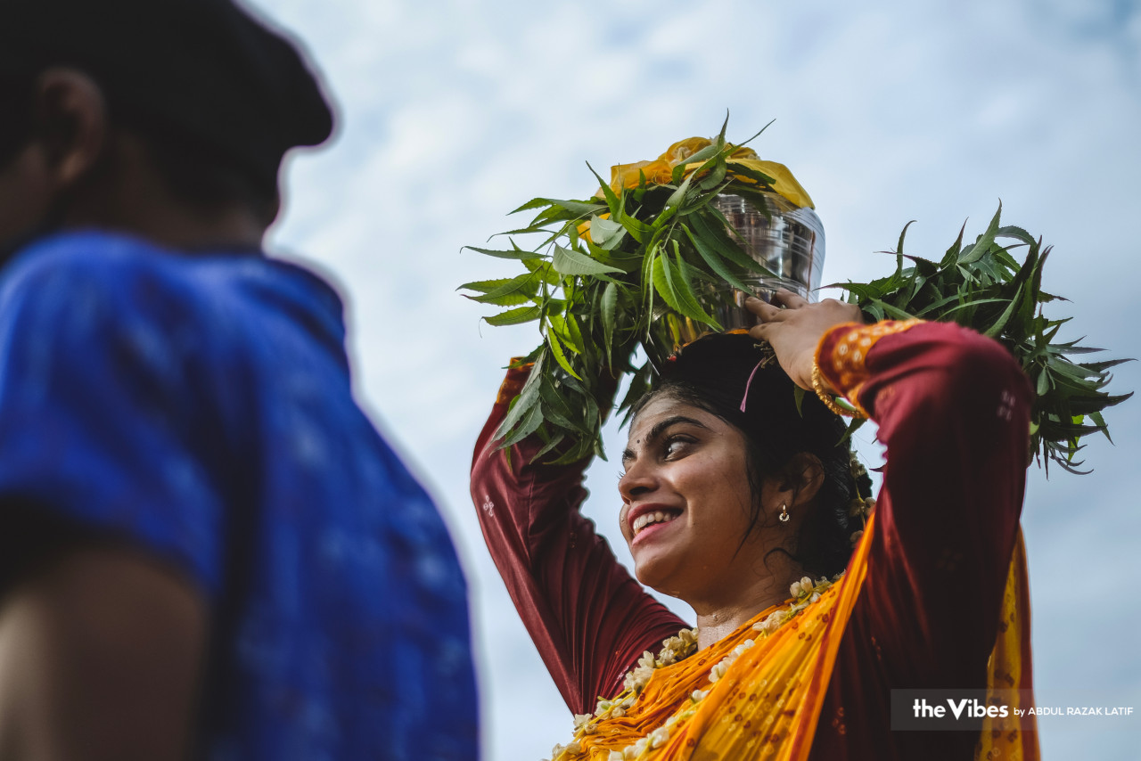 A woman holds her offering of milk in a pot called 'paal kudam' on her head, paying homage to Lord Murugan. – ABDUL RAZAK LATIF/The Vibes pic, February 6, 2023