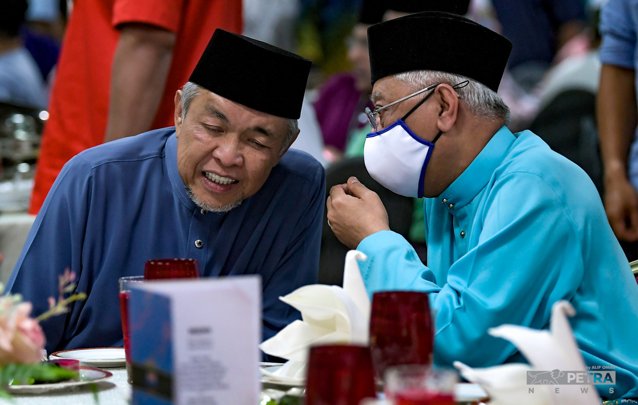 Aside from announcing Datuk Seri Ismail Sabri Yaakob’s (right) candidacy, Umno will also hold a special general assembly on May 14 to amend the party’s constitution. – ALIF OMAR/The Vibes pic, April 14, 2022