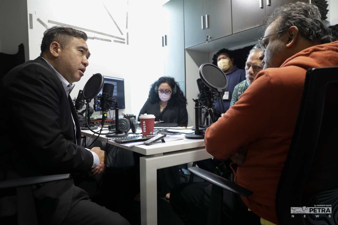 Anthony Loke (left) notes that when he first started as an assemblyman, he could not speak Mandarin properly, and so could not really deliver speeches in Mandarin when invited to Chinese society functions. – SAIRIEN NAFIS/The Vibes pic, July 15, 2022