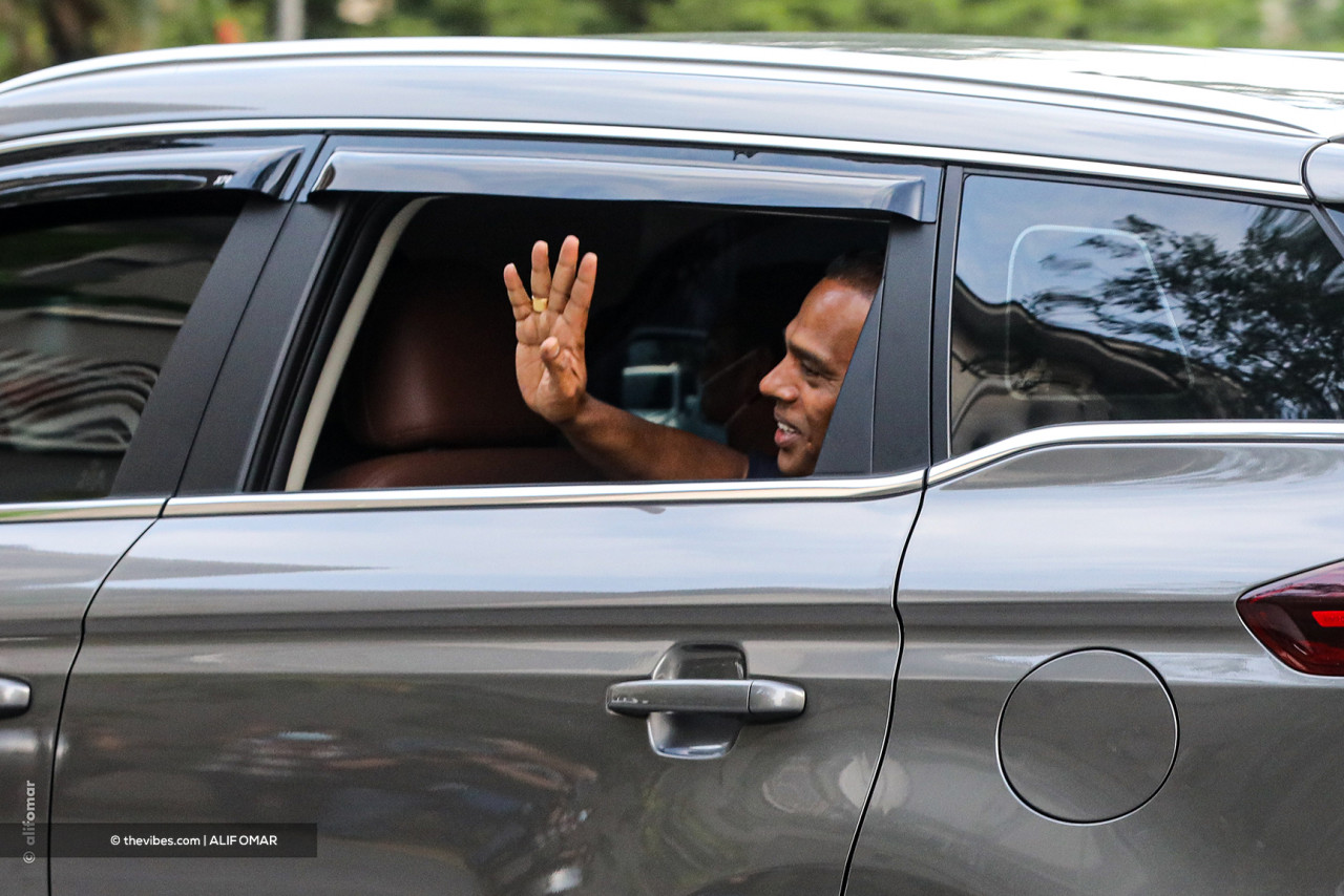 MIC deputy president Datuk Seri M. Saravanan did not stop to talk to the press when leaving the prime minister’s house today. – ALIF OMAR/The Vibes pic, August 14, 2021