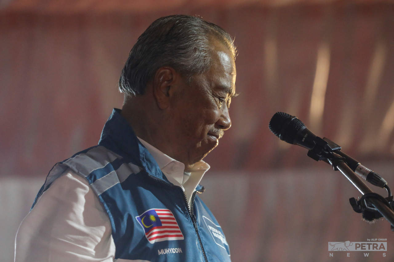 Perikatan Nasional chairman and former prime minister Tan Sri Muhyiddin Yassin says Datuk Seri Anwar Ibrahim does does not possess the required skills to govern the country as he has been in opposition for more than 20 years. – ALIF OMAR/The Vibes pic, November 14, 2022