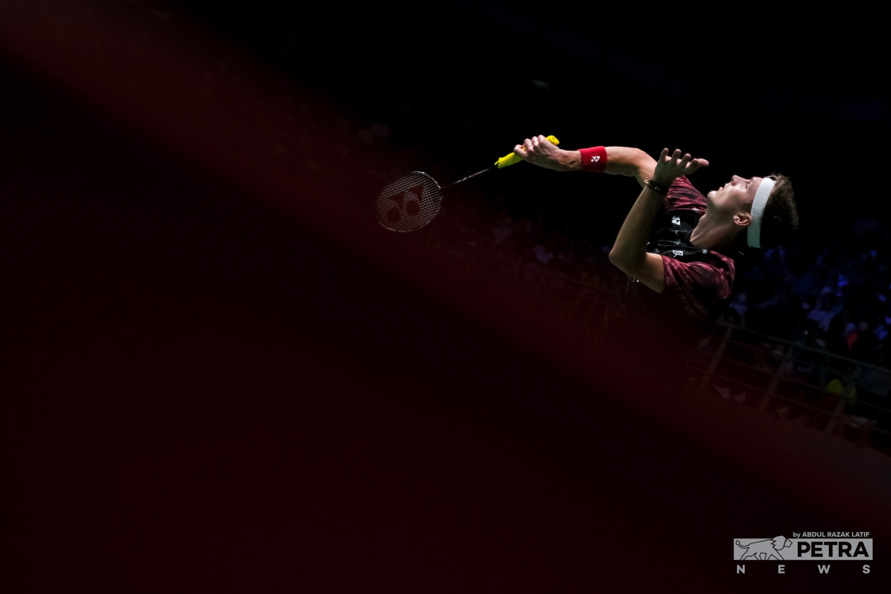 Denmark’s Viktor Axelsen, the world number 1 men’s singles shuttler, in action at the 2023 Malaysia Open. – ABDUL RAZAK LATIF/The Vibes pic, January 15, 2023