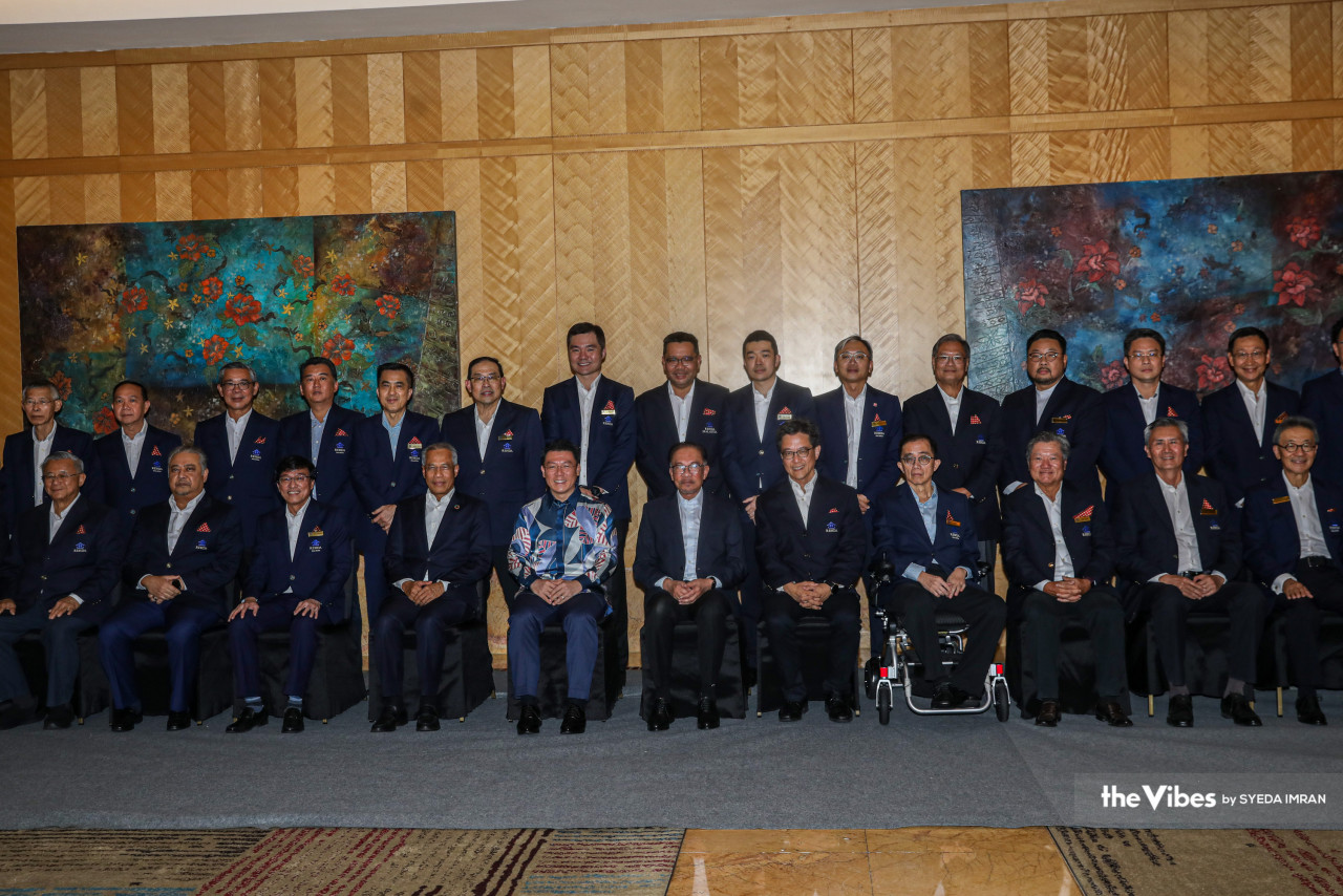 Datuk Seri Anwar Ibrahim (centre) at the Real Estate and Housing Developers’ Association’s 50th anniversary celebration in Kuala Lumpur last night. – SYEDA IMRAN/The Vibes pic, March 16, 2023