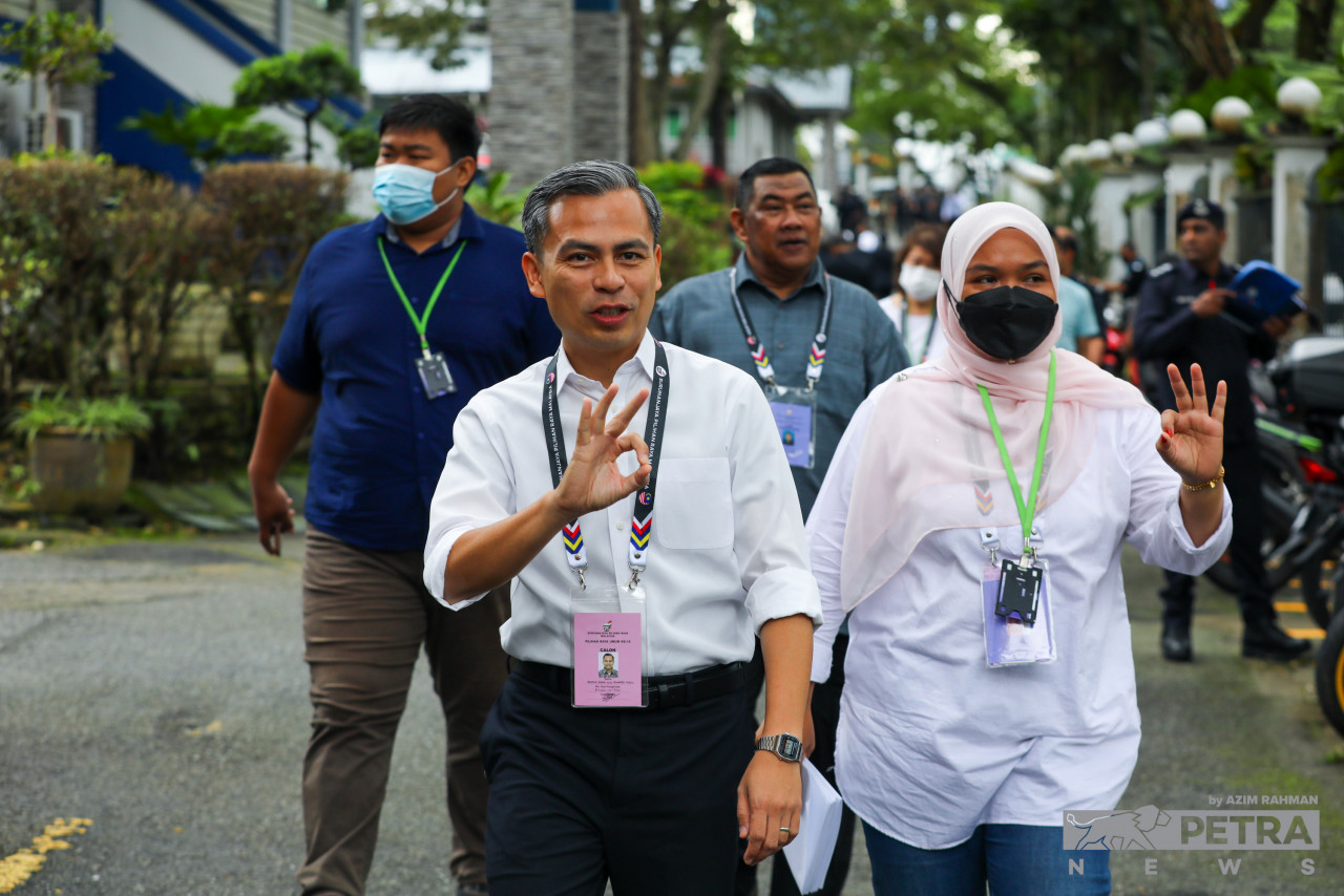 Incumbent Lembah Pantai MP Fahmi Fadzil (middle) is set to defend his seat in a four-cornered fight against Barisan Nasional’s Ramlan Askolani,​​ Perikatan Nasional’s Fauzi Abu Bakar, and Pejuang’s Noor Asmah Mohd Razalli in the 15th general election. – AZIM RAHMAN/The Vibes pic, November 17, 2022