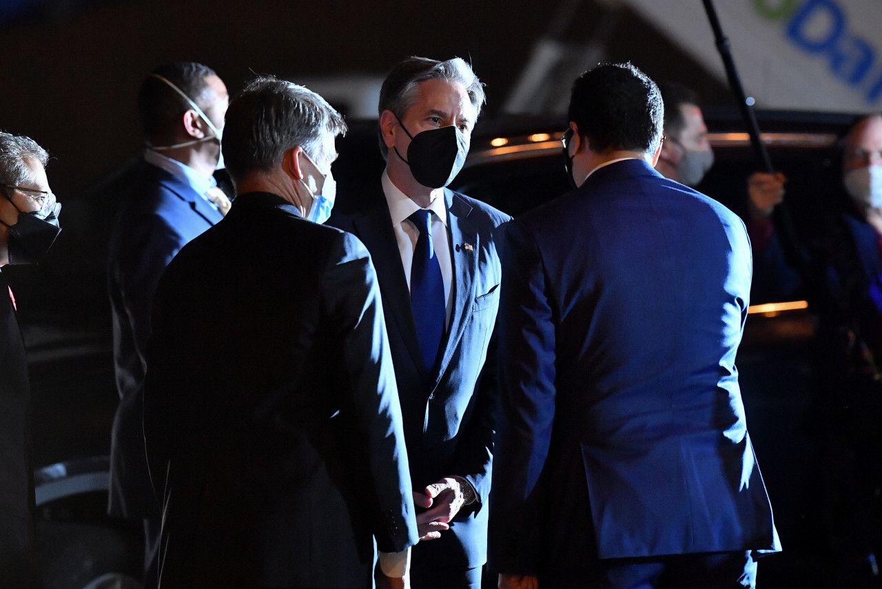 The US Embassy team together with US Ambassador to Malaysia Brian McFeeters welcomes US Secretary of State Antony Blinken to Malaysia for his second cabinet level visit to this country in just two months. – Bernama pic, December 16, 2021