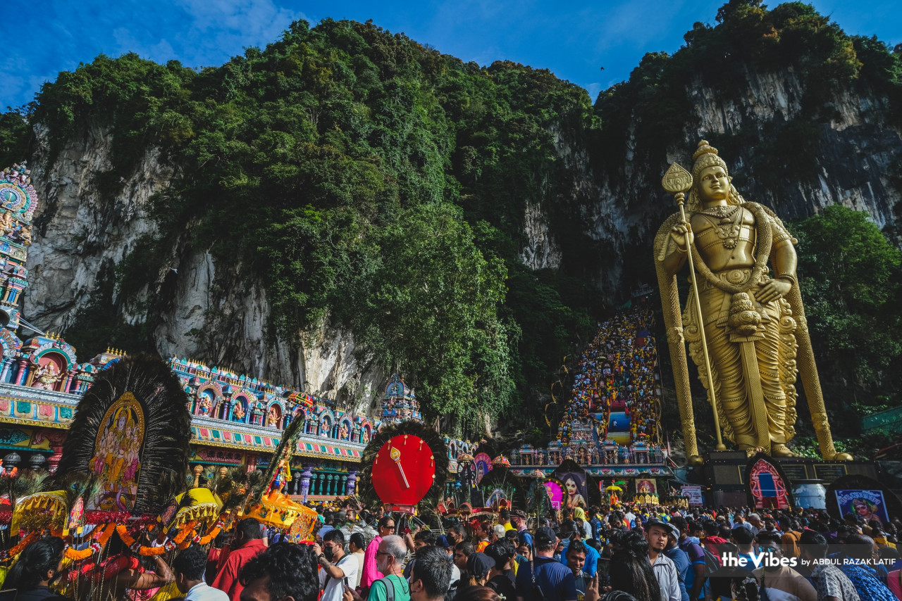 The glistening, larger-than-life gold statue of Lord Murugan stands at the entrance to the temple inside Batu Caves and watches over devotees. – ABDUL RAZAK LATIF/The Vibes pic, February 6, 2023