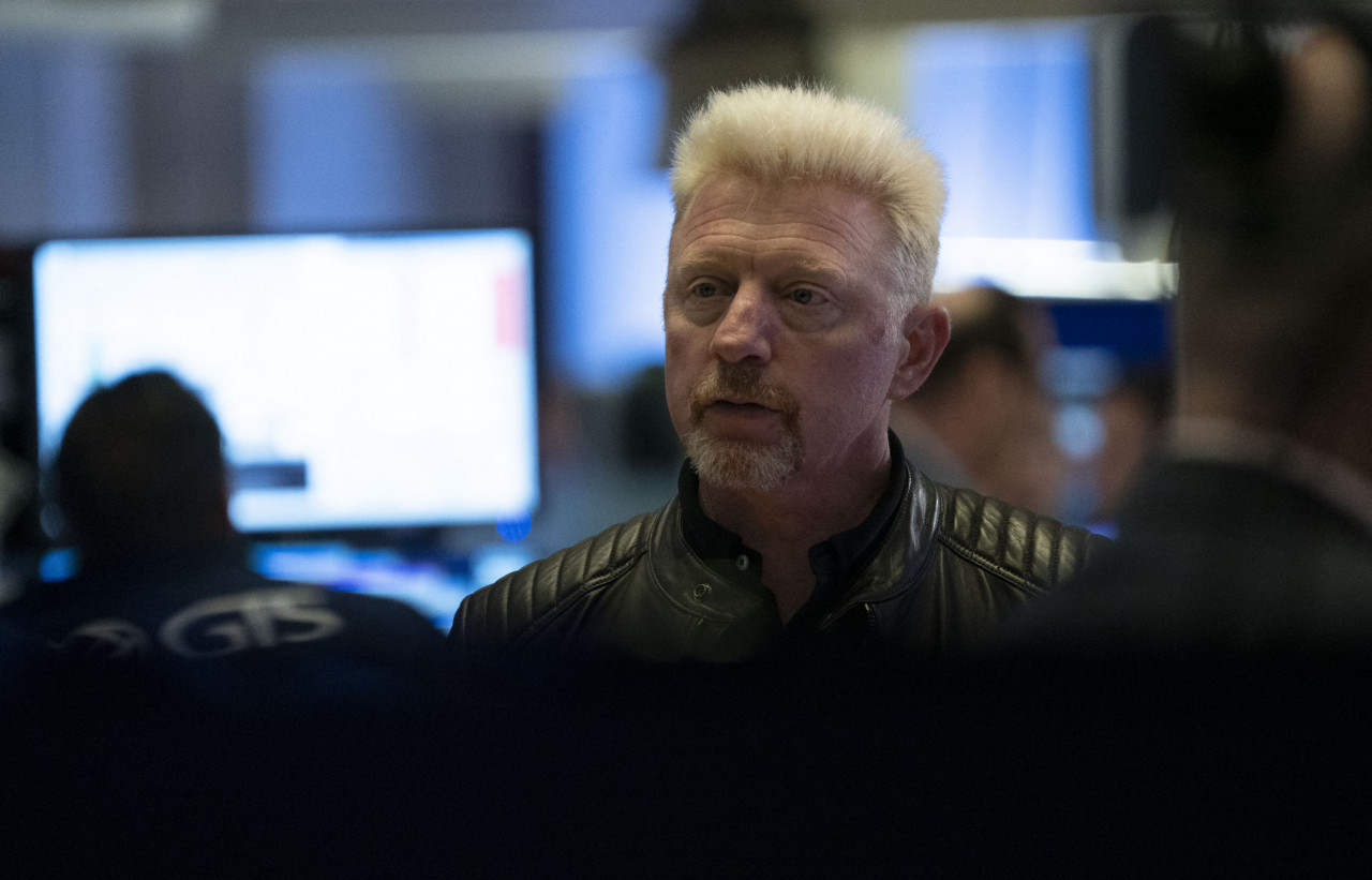 Former tennis legend Boris Becker told Eurosport Germany on Friday that in his opinion, Novak Djokovic should ‘try to realise that it will be easier’ if he got vaccinated. ‘Whether he will do that, I don’t know’. − AFP pic, January 16, 2022 