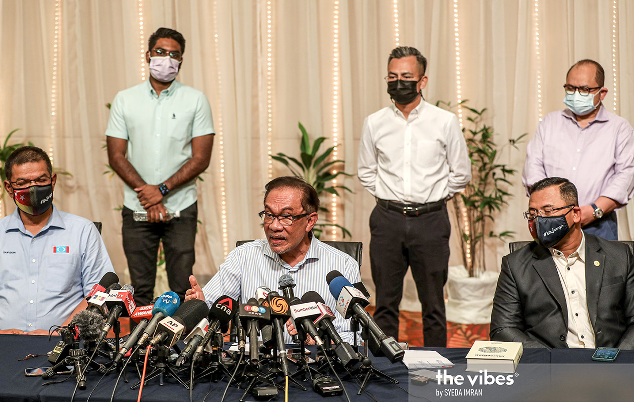 Opposition leader Datuk Seri Anwar Ibrahim with coalition leaders at the press conference in Petaling Jaya yesterday. – SYEDA IMRAN/The Vibes pic, March 17, 2021