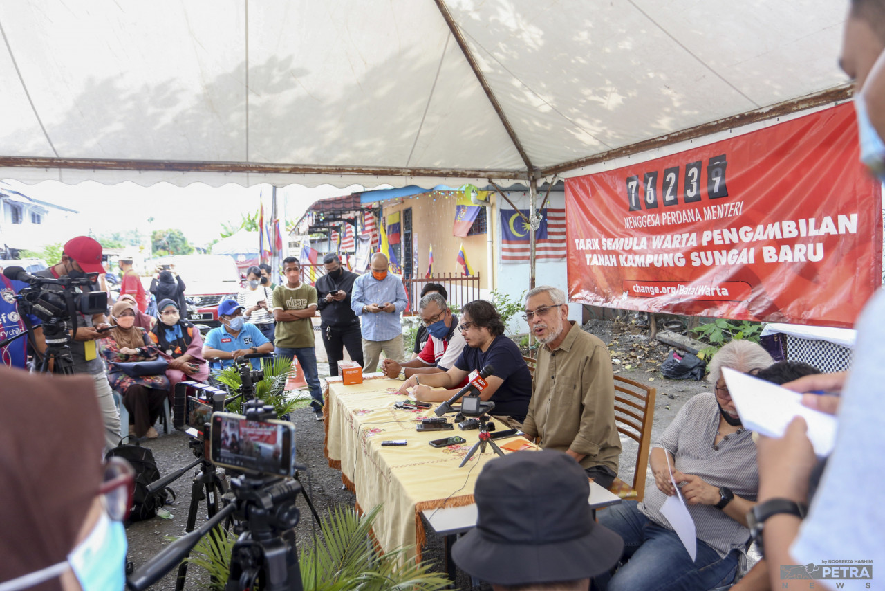 Khalid Samad says that the compensation given to residents must lead to an upgrade in their quality of life, instead of the current amount offered, which he said will result in a significant downgrade. – NOOREEZA HASHIM/The Vibes pic, April 16, 2022
