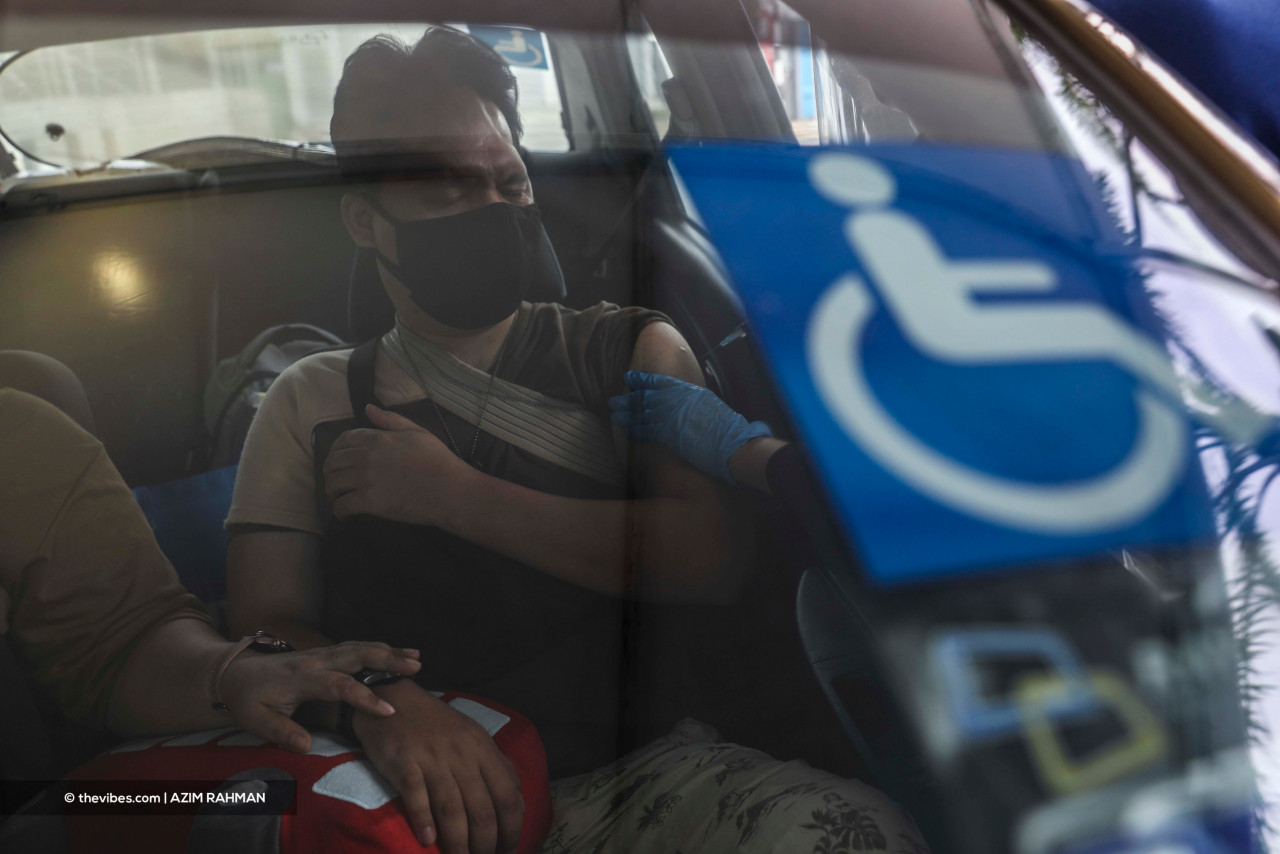 Daily vaccine allocation for the Ara Damansara drive-through PPV will be increased to 400 per day gradually. – AZIM RAHMAN/The Vibes pic, June 18, 2021