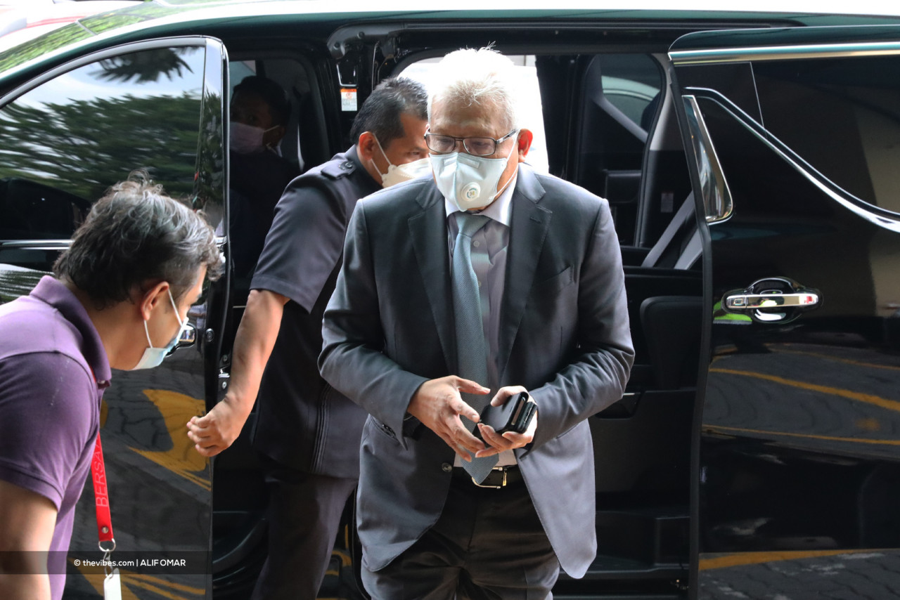 Among others, Datuk Seri Hamzah Zainudin (pic) and Datuk Seri Mohd Radzi Md Jidin have been seen at the Bersatu headquarters in Menara Yayasan Selangor, Petaling Jaya, this afternoon. – ALIF OMAR/The Vibes pic, August 16, 2021