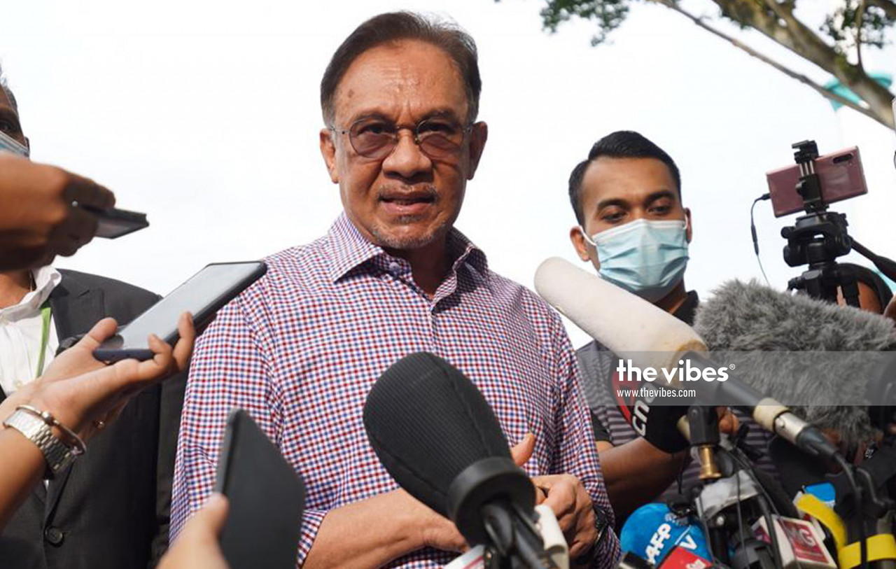 If Datuk Seri Anwar Ibrahim is prime minister, he has access to far better quality people to draw upon as ministers, not the clutch of incompetent, corrupt, and power-hungry monsters who largely constitute our cabinet, head our GLCs, and many state governments to boot from Umno and Bersatu. – File pic, August 12, 2021