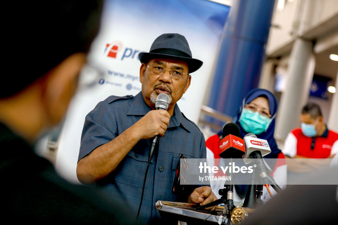 Plaintiffs in the suit against RapidRail and Prasarana has referred to Prasarana’s former non-executive chairman Datuk Seri Tajuddin Abdul Rahman’s (pic) press conference the day after the accident. The eight plaintiffs have alleged that he was being cynical towards the incident with statements like ‘trains kissing each other’ and laughing during the session.  – SYEDA IMRAN/The Vibes pic, March 27, 2023 