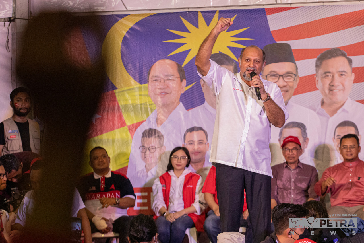 An interviewed young architect has said that Damansara MP Gobind Singh should be in the cabinet as he is outspoken when it comes to his constituency, and can bring fresh takes to the table. – AZIM RAHMAN/The Vibes pic, November 30, 2022