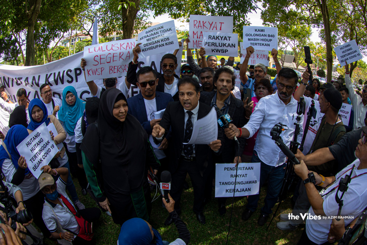 Via a memorandum to the prime minister, the Independent Living and Training Centre Malaysia has requested greater financial aid for persons with disabilities, ranging from RM800 to RM1,000 per month in the revised budget, which is expected to be tabled on February 24. – AZIM RAHMAN/The Vibes pic, February 19, 2023