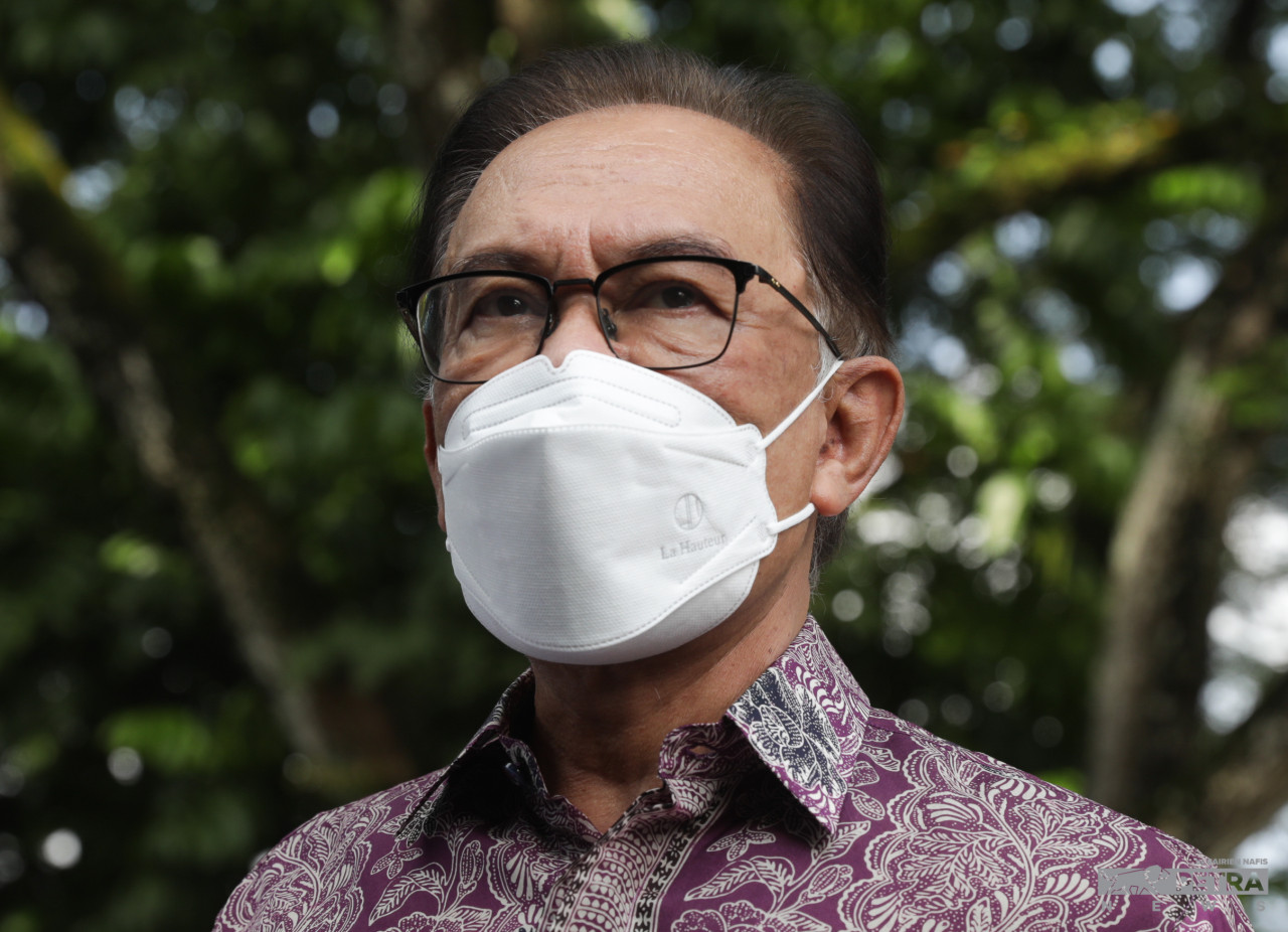 Datuk Seri Anwar Ibrahim’s royal pardon in 2018 essentially wiped out his conviction, according to Prof Emeritus Datuk Shad Saleem Faruqi. – The Vibes file pic, August 26, 2022