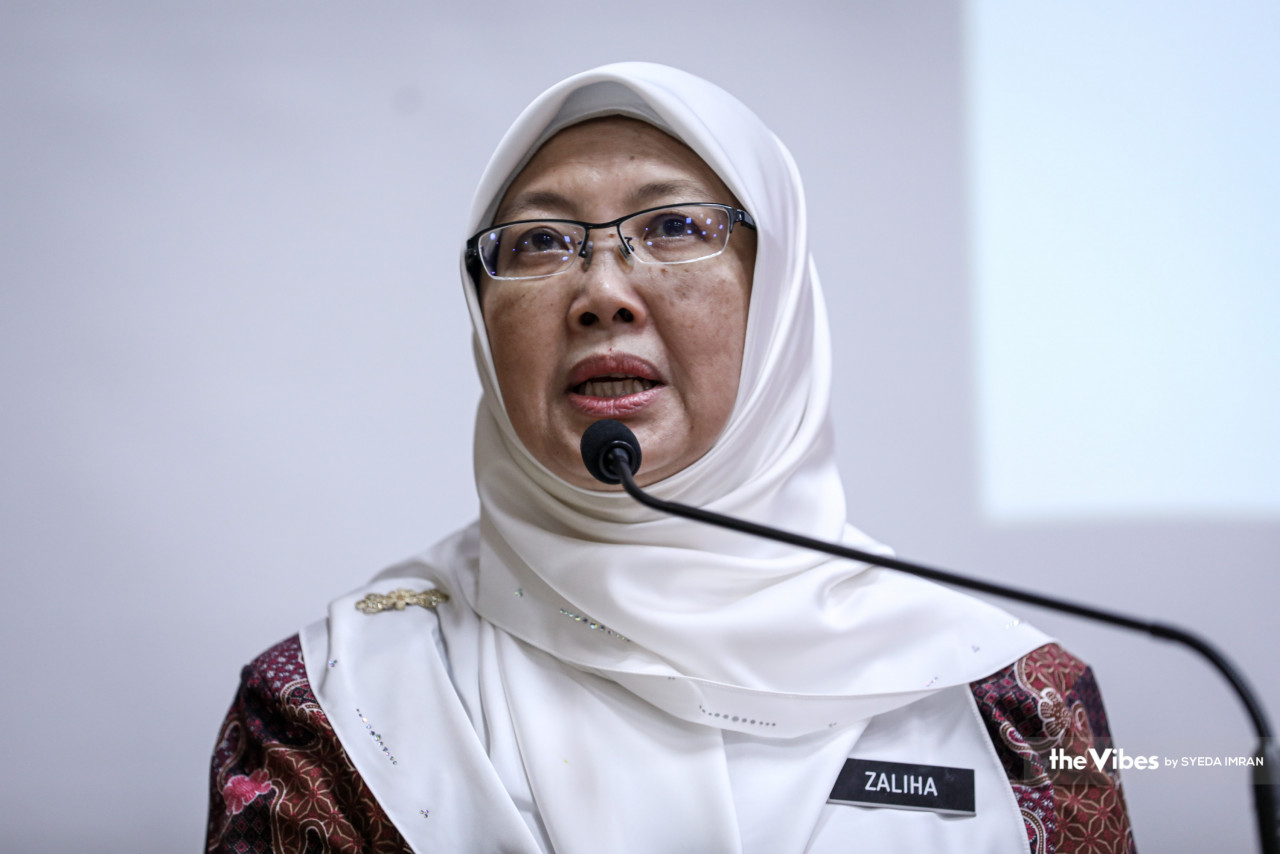 According to Health Minister Dr Zaliha Mustafa, liquid or gel products containing nicotine used for electronic cigarettes and vaping are now excise duty items and controlled under the Excise Act 1976, following the Excise Duties (Amendment) Order 2023. – SYEDA IMRAN/The Vibes file pic, April 21, 2023
