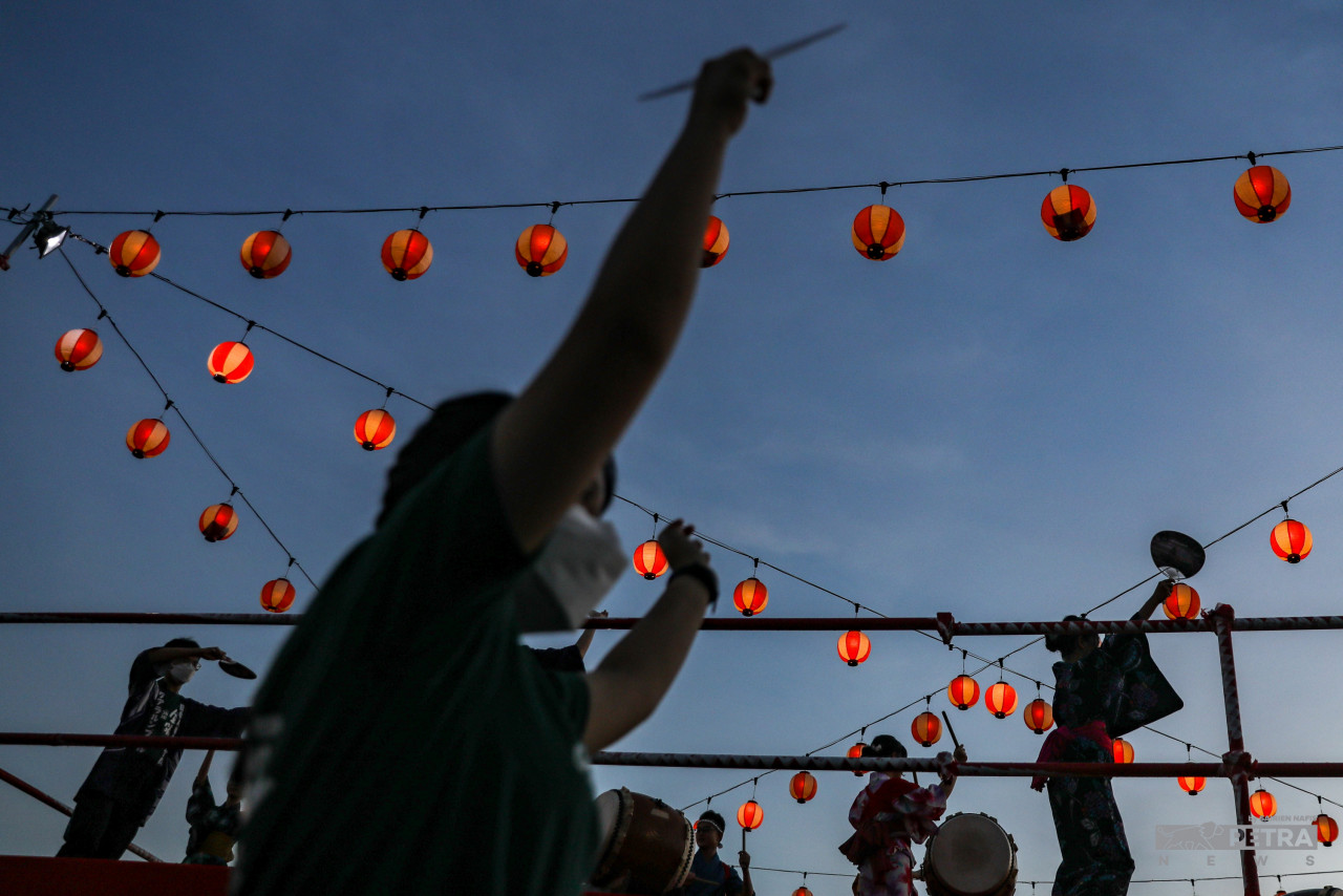 Revellers at the Bon Odori Festival at the Shah Alam Sports Complex gleefully taking part in the event. – SAIRIEN NAFIS/The Vibes pic, July 18, 2022