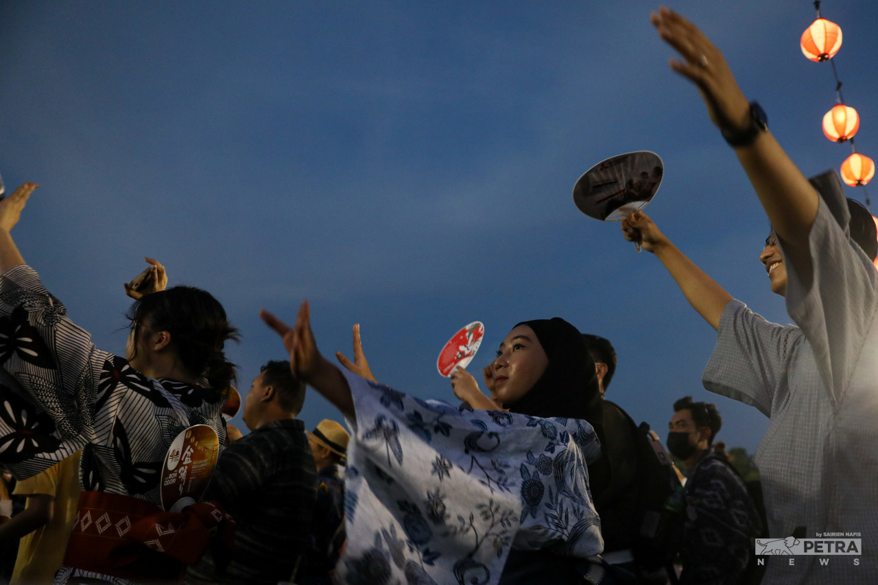 Earlier warnings by religious authorities did not deter Muslims from participating in the Bon Odori Festival in Shah Alam on Saturday as some even donned traditional Japanese costumes. – SAIRIEN NAFIS/The Vibes pic, July 18, 2022