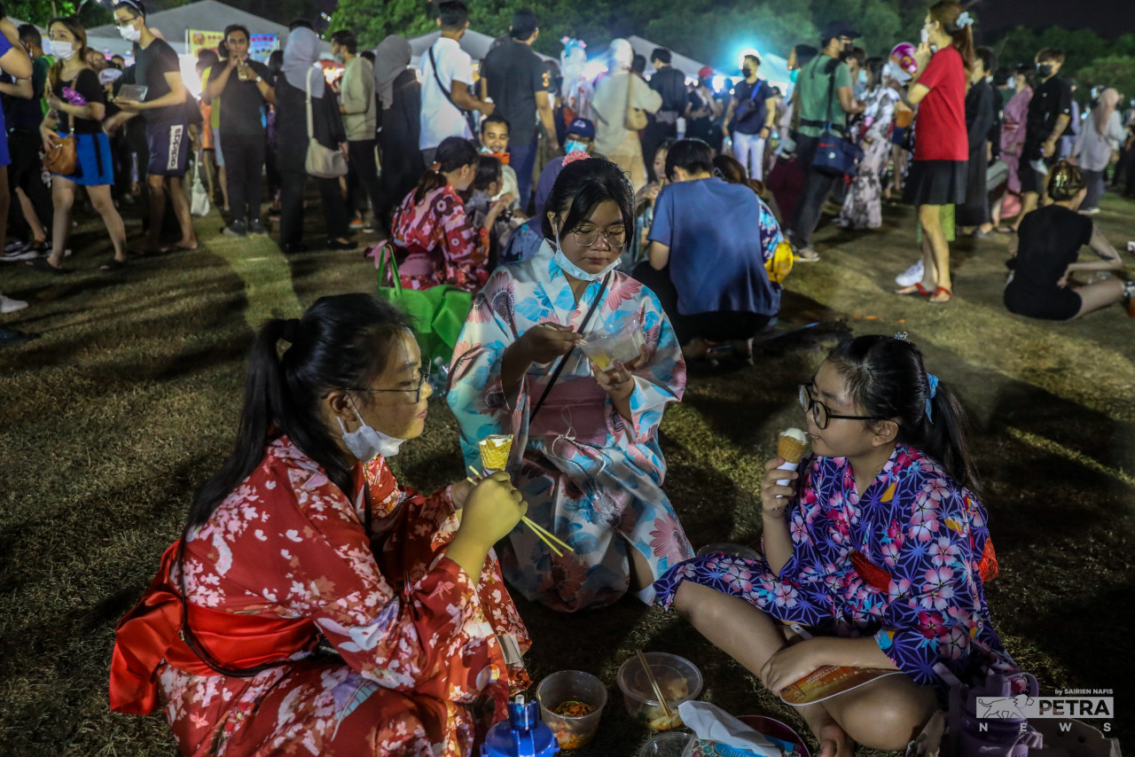 Malaysians from all walks of life are seen donning the iconic kimonos and yukata (summer robes) at the Bon Odori Festival on Saturday. – SAIRIEN NAFIS/The Vibes pic, July 18, 2022