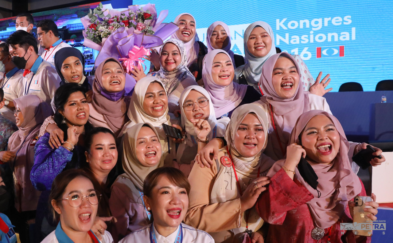 Moving forward, all eyes will continue to be trained on Datuk Seri Anwar Ibrahim and Rafizi Ramli as the party navigates the debate on whether to raise this so-called “big tent”, and whether cooperation would be moderate or completely non-existent. – SAIRIEN NAFIS/The Vibes pic, July 17, 2022