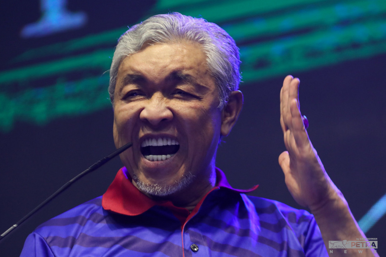 Muda deputy president Amira Aisya Abd Aziz says Umno president Datuk Seri Ahmad Zahid Hamidi (pic) is extremely irresponsible for ‘romanticising floods’ in his bid to rally party members in facing the looming national polls, when focus should be on assisting the rakyat. – AZIM RAHMAN/The Vibes pic, September 21, 2022