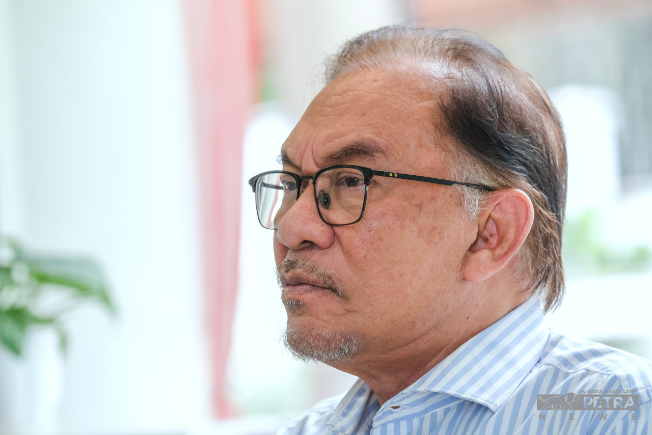 Prime Minister Datuk Seri Anwar Ibrahim says the scheduled confidence motion in the Dewan Rakyat would give him a clear mandate to lead the country. – ABDUL RAZAK LATIF/The Vibes pic, December 18, 2022