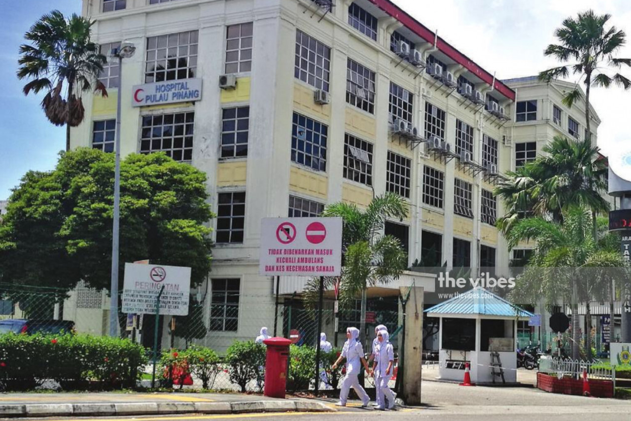 The troubles faced by housemen in government service has once again been a hot topic, following the recent death of a trainee at Penang Hospital, who was killed after falling from a building. – The Vibes file pic, May 8, 2022