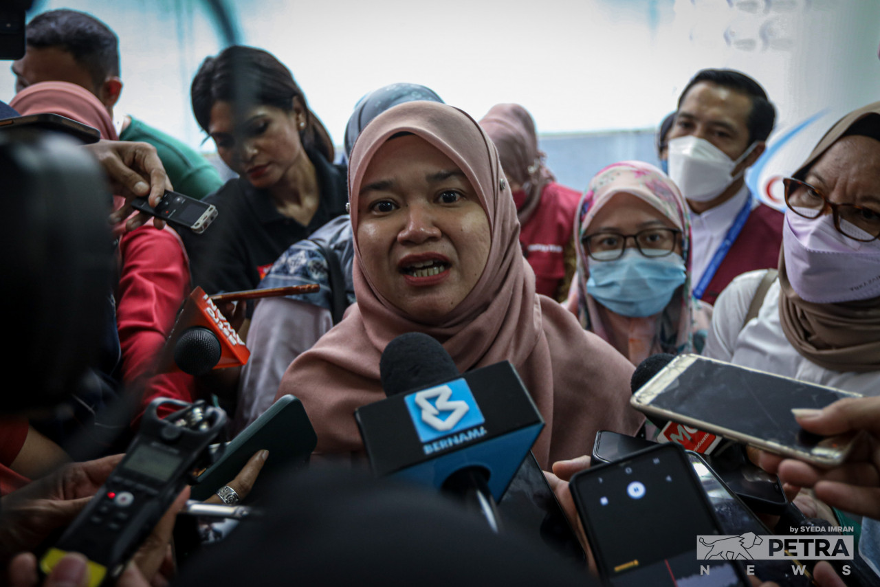 Education Minister Fadhlina Sidek says her ministry will continue to provide psychosocial support to the affected families of the recent Batang Kali landslide. – SYEDA IMRAN/The Vibes pic, December 17, 2022