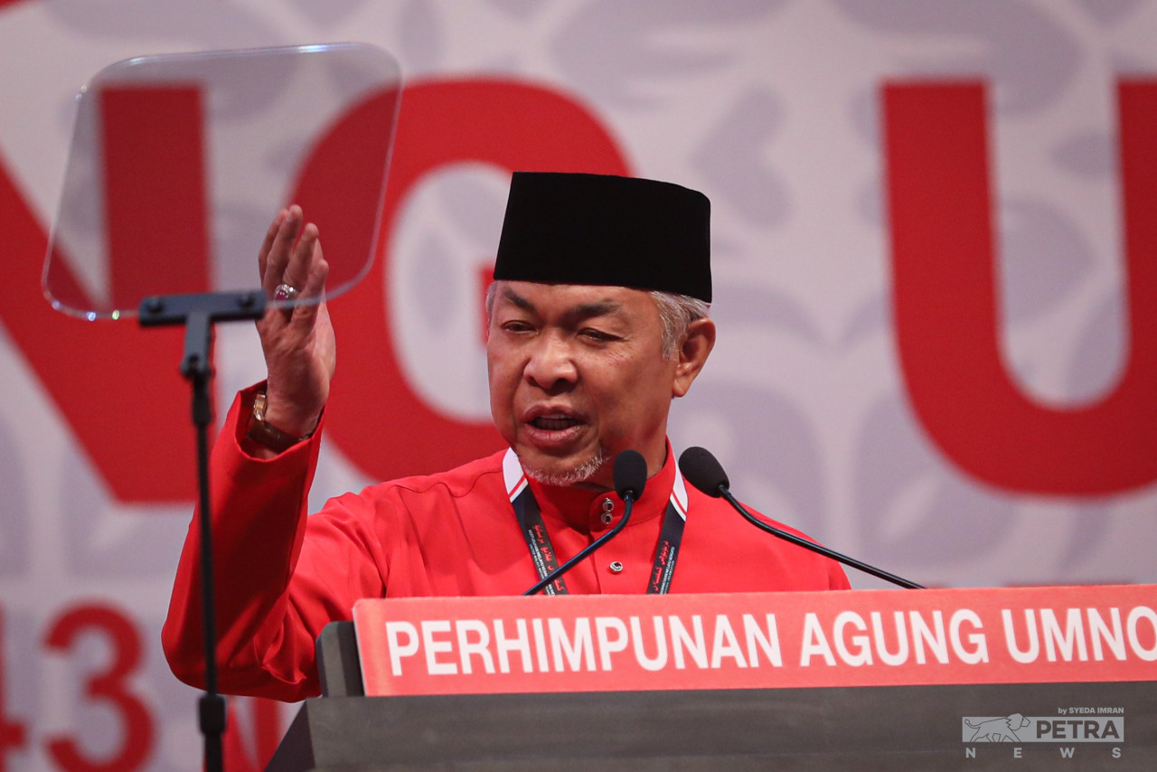 Datuk Seri Ahmad Zahid Hamidi is reportedly not pleased at the prime minister’s non-committal stand in ensuring the Umno president’s safe passage out of his current corruption trials. – The Vibes file pic, June 26, 2022