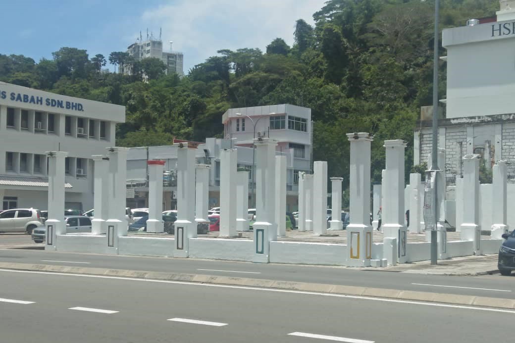 The Pillars of Sabah installation has been repainted white, erasing the vibrant works of local artists. – Rizo Leong Facebook pic, April 19, 2021
