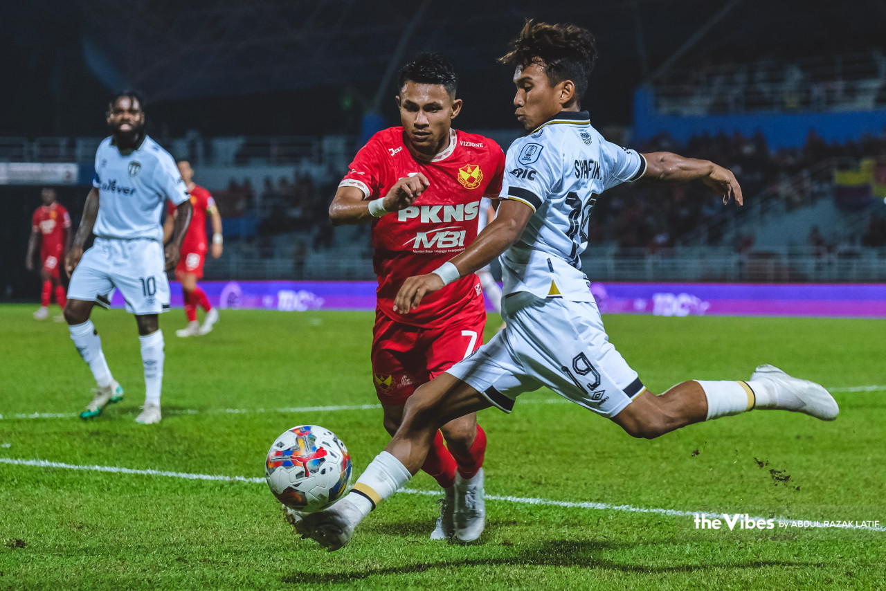Terengganu’s Muhammad Syafik Ismail tackles the ball from Selangor’s Faisal Abdul Halim during the Super League match last night. – ABDUL RAZAK LATIF/The Vibes pic, April 19, 2023