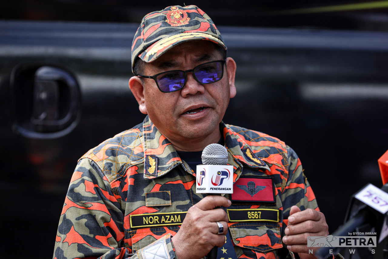 Selangor Fire and Rescue Department director Datuk Norazam Khamis says that a total of nine K-9s from various agencies have been deployed, with six from the Fire and Rescue Department, two from police, and one from the army. – SYEDA IMRAN/The Vibes pic, December 18, 2022