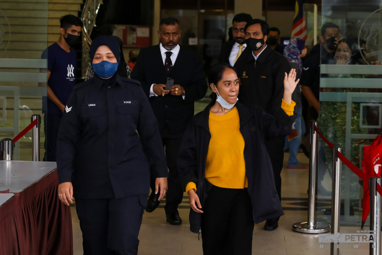 After managing to post bail yesterday, Siti Nuramira Natasha Abdullah (foreground, right) was released from custody today before she was detained by the Federal Territories Islamic Religious Department. – ALIF OMAR/The Vibes pic, July 19, 2022