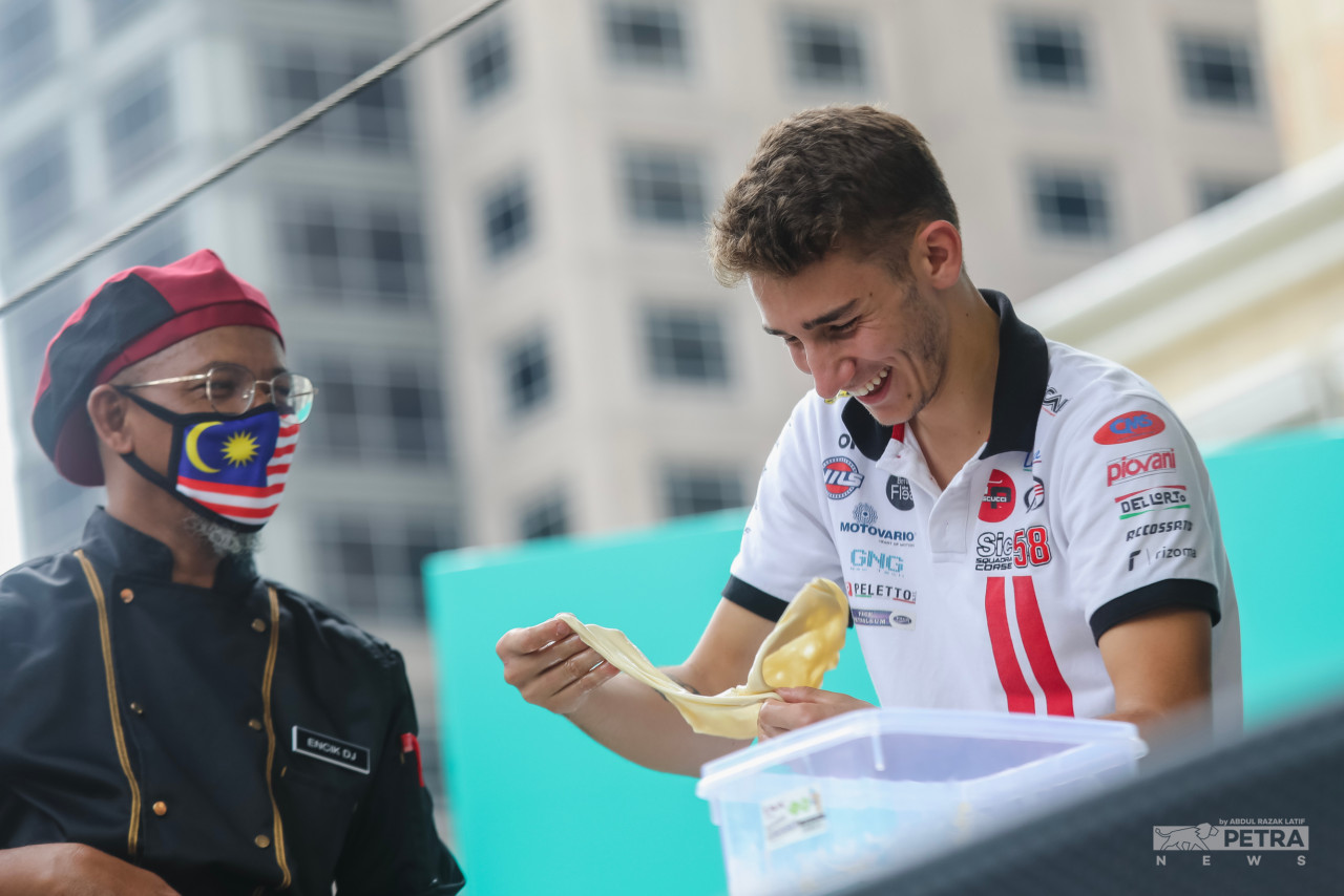 Testing their skills at making an iconic Malaysian staple – roti canai – the riders compete to see who could make the most number of roti canai under a certain time. – ABDUL RAZAK LATIF/The Vibes pic, October 19, 2022