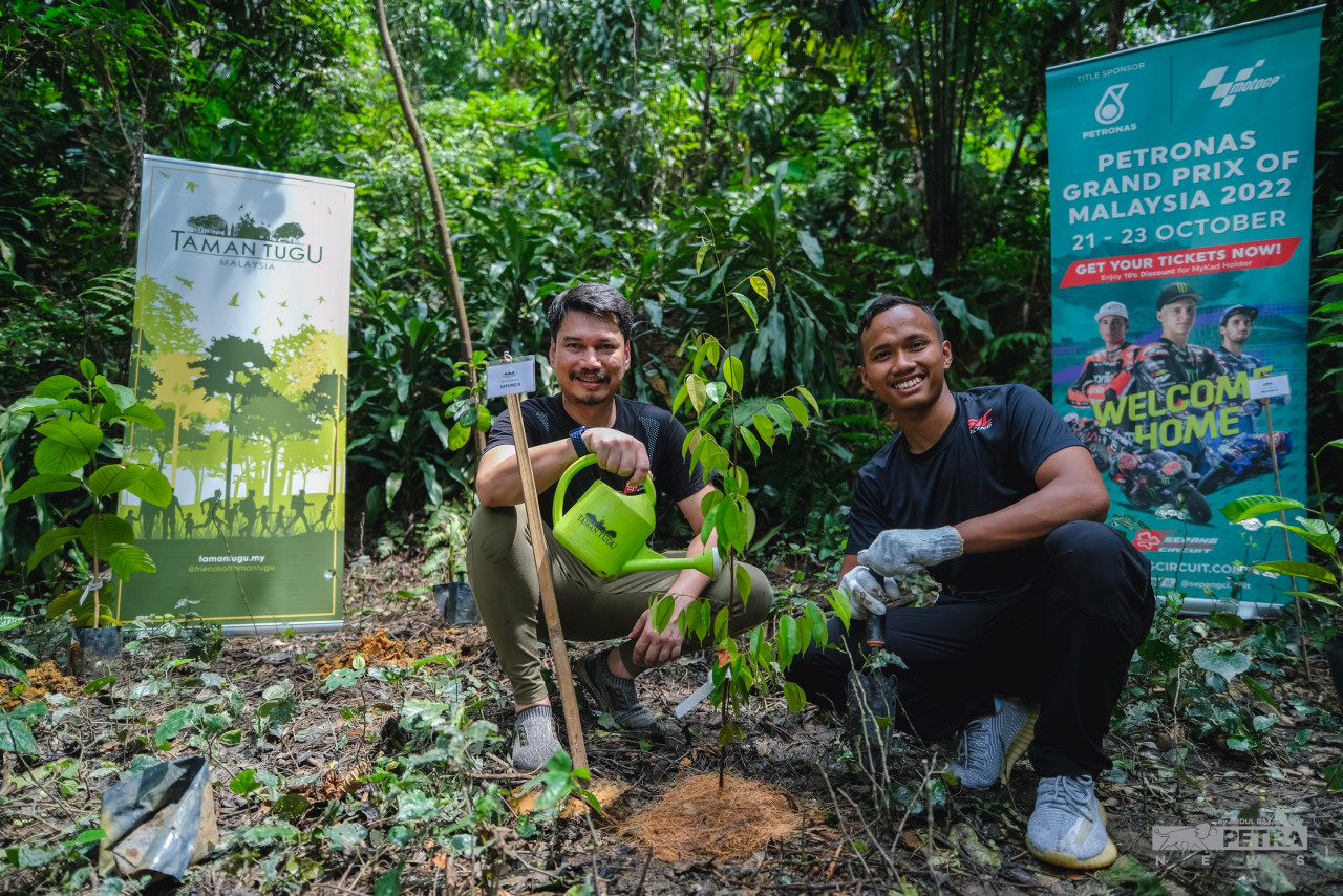 Before the riders hit the track this weekend, they first hit the trails at Taman Tugu Negara for a day of activities and to do their part in protecting the environment. – ABDUL RAZAK LATIF/The Vibes pic, October 19, 2022