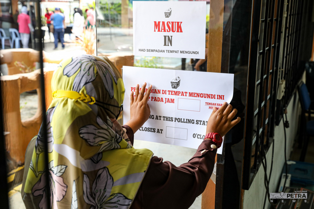Voters who switched to side with Pakatan Harapan during the 2018 elections, on the back of the 1MDB scandal, are expected to return to Barisan Nasional's fold in the Melaka polls tomororw. – ALIF OMAR/The Vibes pic, November 19, 2021