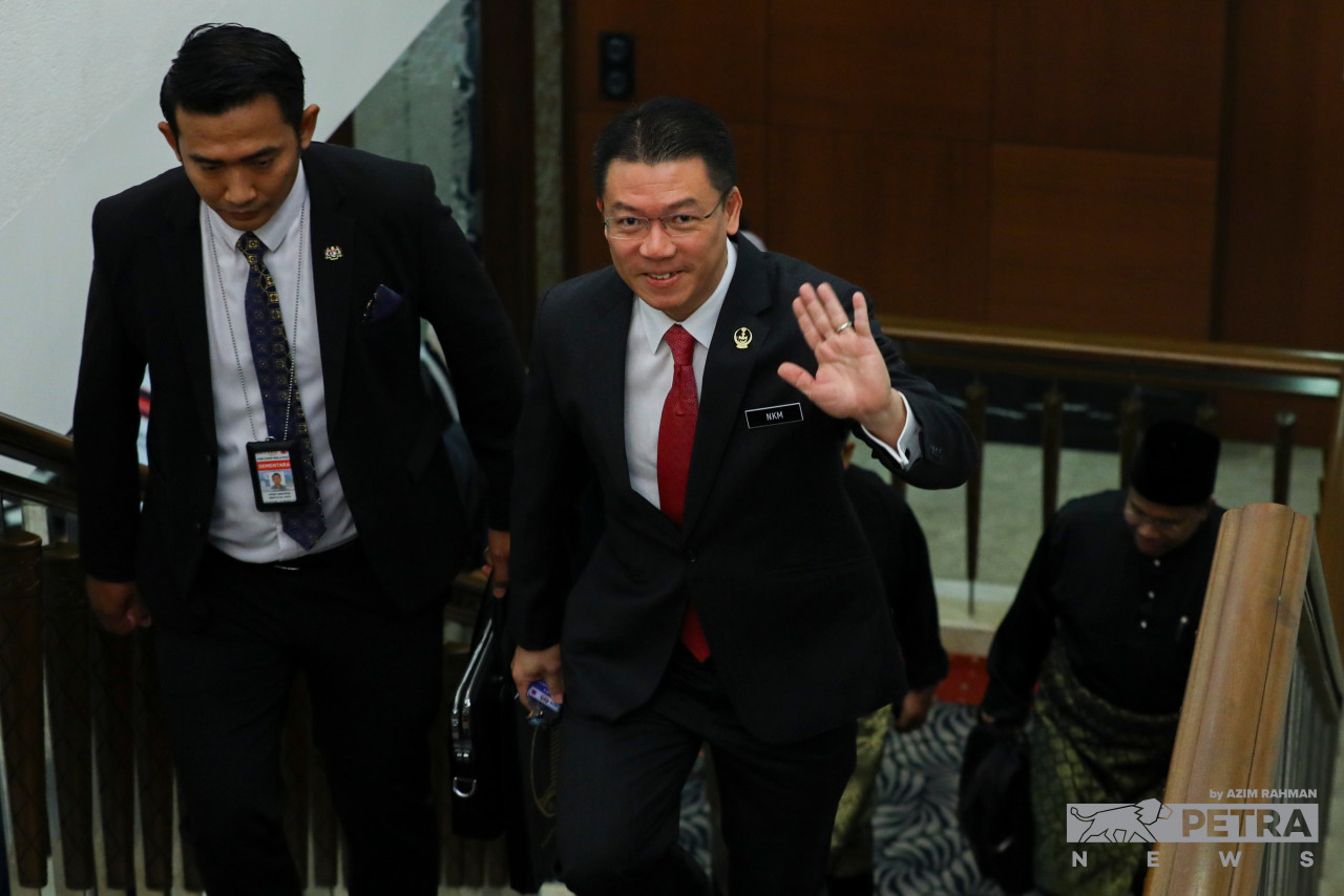 Local Government Development Minister Nga Kor Ming (centre) says that the Home Ministry would be drawing up regulations on licensing the import and sales of fireworks and firecrackers. – AZIM RAHMAN/The Vibes file pic, February 8, 2023
