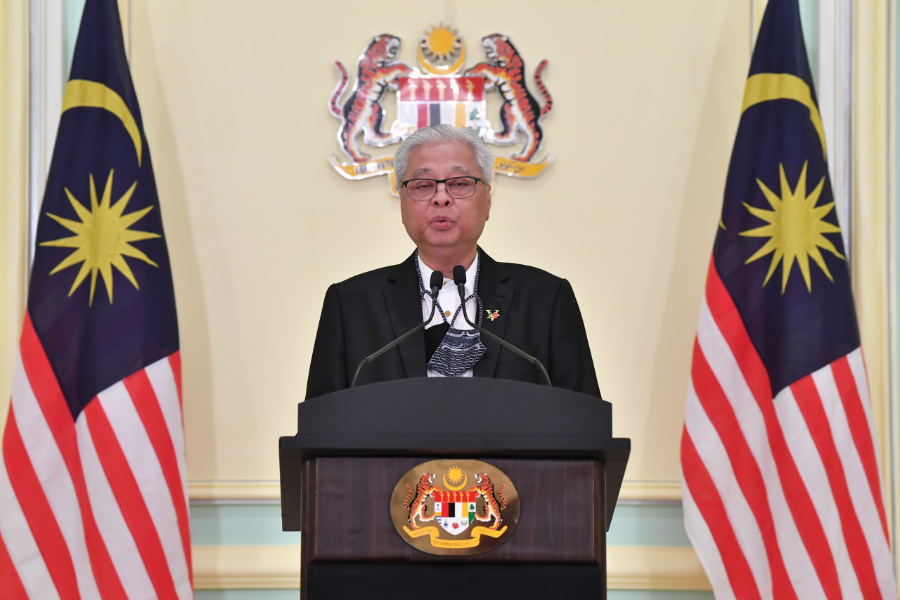 Prime Minister Datuk Seri Ismail Sabri Yaakob asked Malaysians to ensure they abided by Covid-19 standard operating procedures despite the recent relaxation of restrictions, as the SOPs are intended to ensure their individual safety and the well-being of their loved ones. – Bernama pic, May 1, 2022