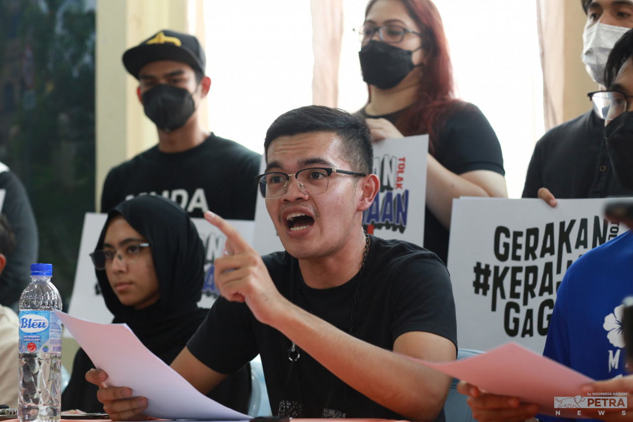 Syahmi Shamsudin (centre), a spokesman for the movement’s secretariat, says that the change in plans was to reach more Malaysians all over the country. – NOOREEZA HASHIM/The Vibes pic, August 20, 2022