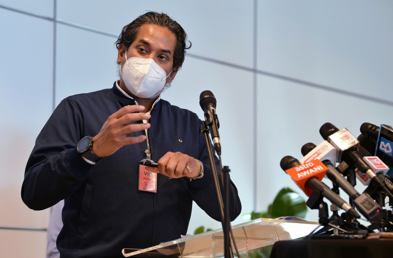 Khairy Jamaluddin notes that coughs, colds, and sore throats – which are caused by viruses – do not require antibiotic treatment. – Bernama pic, November 20, 2021