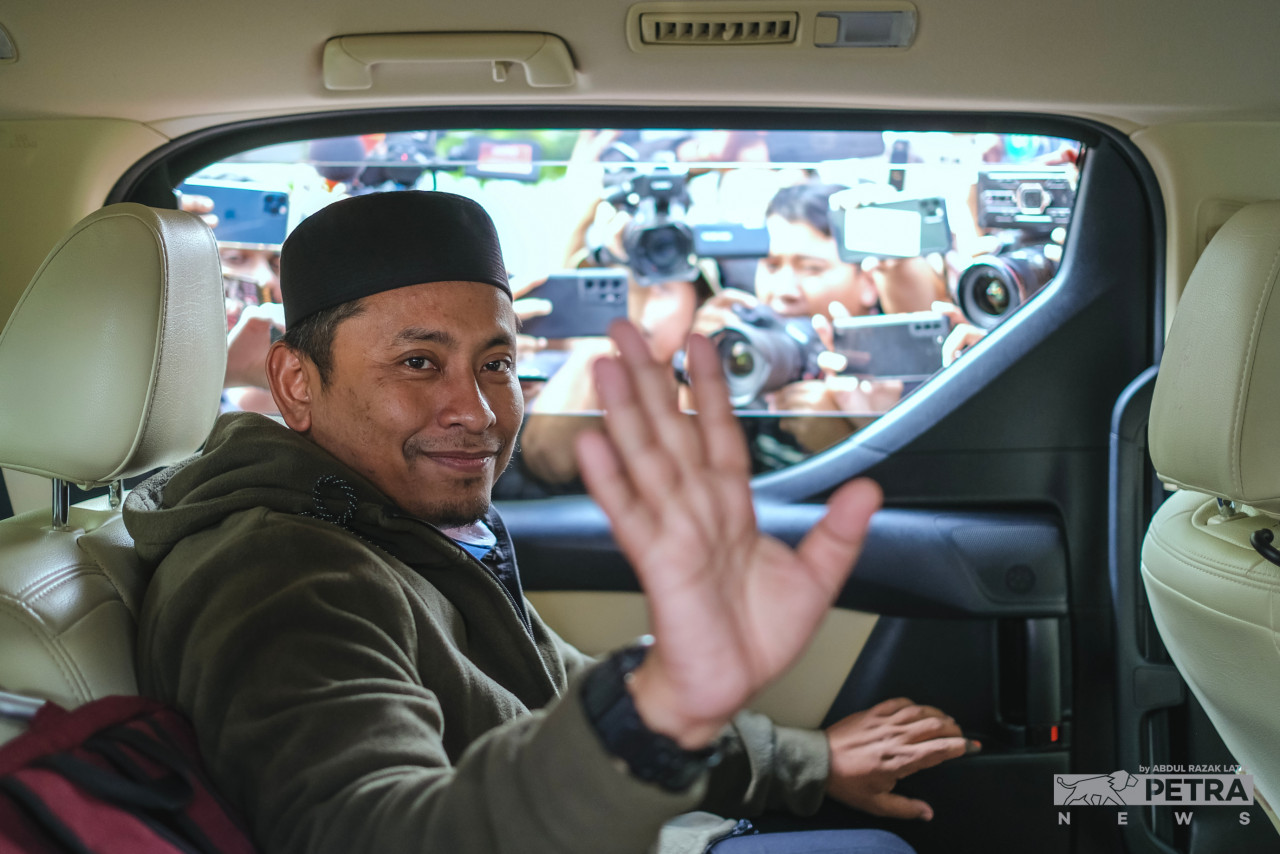 Perikatan Nasional Youth chief Ahmad Fadhli Shaari repeats the coalition’s commitment to not work with Pakatan Harapan. – ABDUL RAZAK LATIF/The Vibes pic, November 20, 2022
