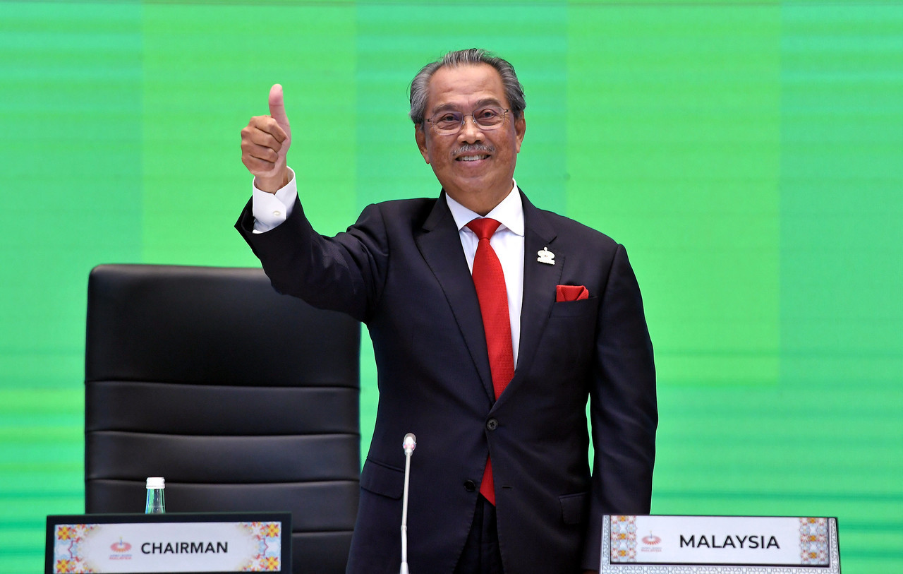 Universiti Utara Malaysia’s Prof Mohd Azizuddin Mohd Sani observes how Malaysians became relaxed after the Sabah election where Covid-19 cases first began peaking – which was during Tan Sri Muhyiddin Yassin’s (pic) administration. – Bernama pic, December 9, 2021