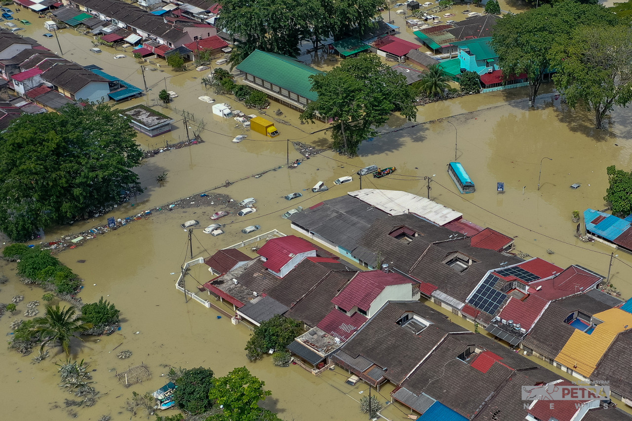 Klang MP Charles Santiago says the authorities must also take immediate steps to upgrade drainage and irrigation systems to deal with the increase in rainfall and consider issuing government bonds, where necessary, to fund climate change and flood mitigation projects. – The Vibes file pic, April 3, 2022