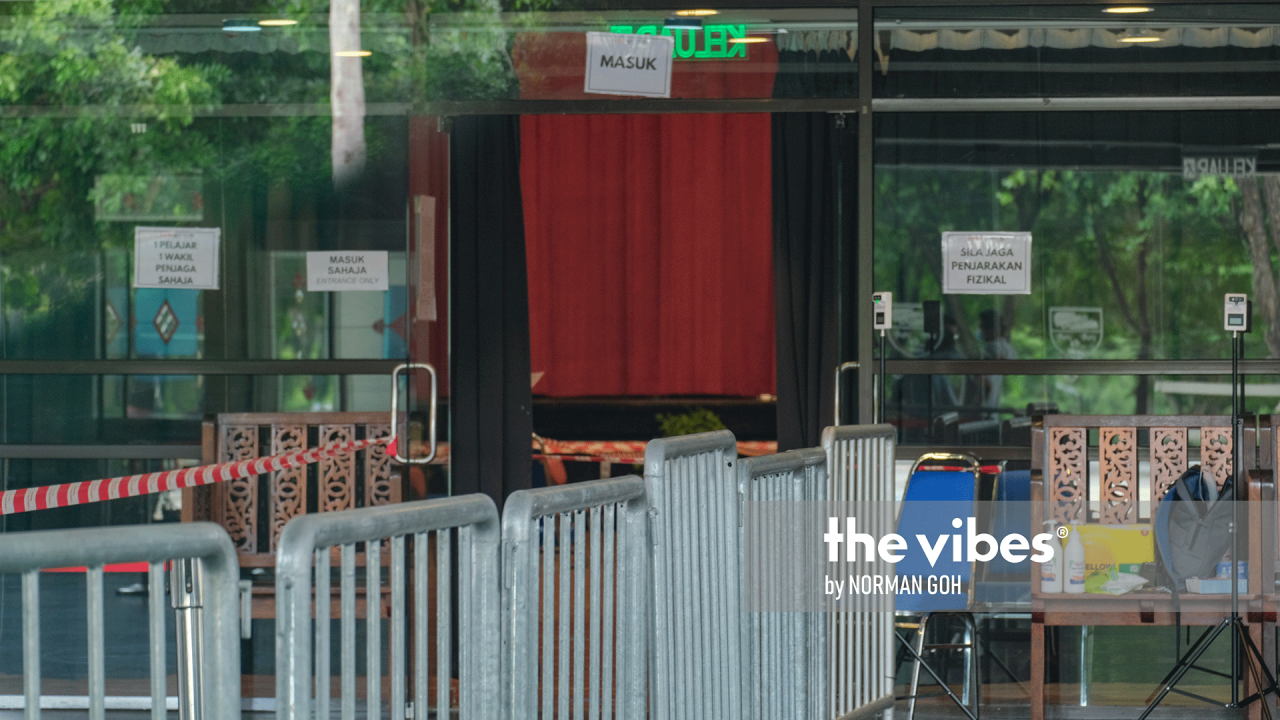 Universiti Malaya senior education lecturer Dr Madhyazhagan Ganesan says universities will have to ensure that all students are fully vaccinated and that hostels, libraries, and even counselling rooms adhere to the necessary protocols to ensure the safety and health of all students. – The Vibes file pic, September 19, 2021