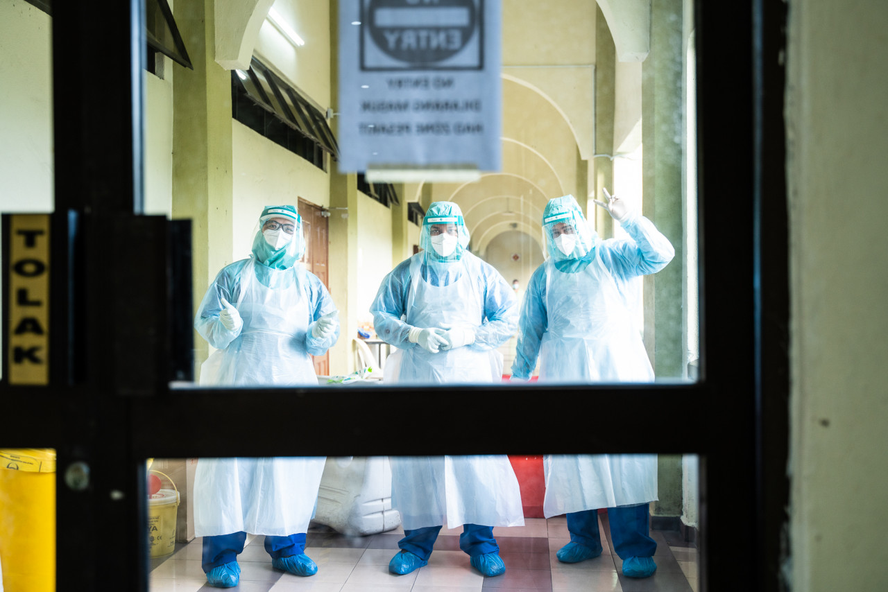 There has been little or no mention of new incentives for doctors, dentists, or nurses, who were the main frontliners in the country’s battle against the Covid-19 pandemic. – The Vibes file pic, October 9, 2022