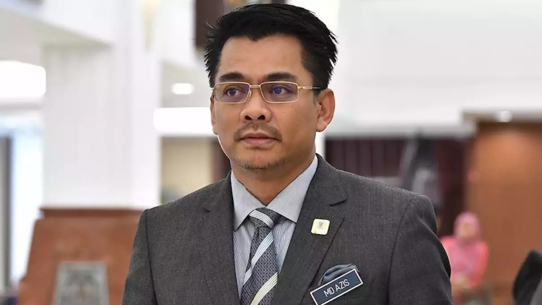 Datuk Azis Jamman expresses concern that the higher cost of purchasing water would burden consumers, who would now have to pay both private suppliers and their regular water bills. – Wikipedia pic, July 20, 2023