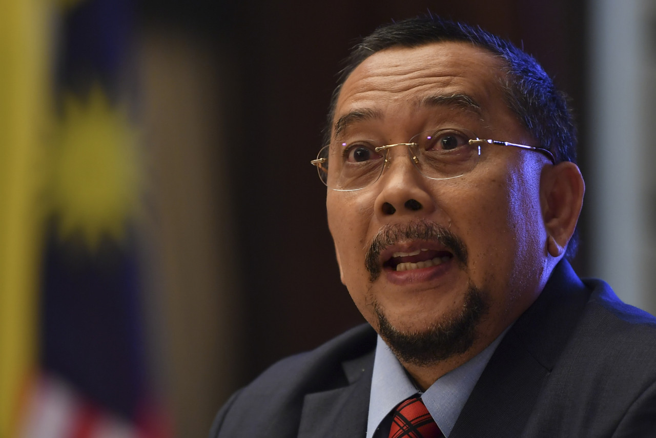 EC chairman Datuk Abdul Ghani Salleh has announced that the implementation of Undi18 and automatic voter registration can be done only after September 1 next year due to constraints and issues affecting plans and preparations. – Bernama pic, March 26, 2021