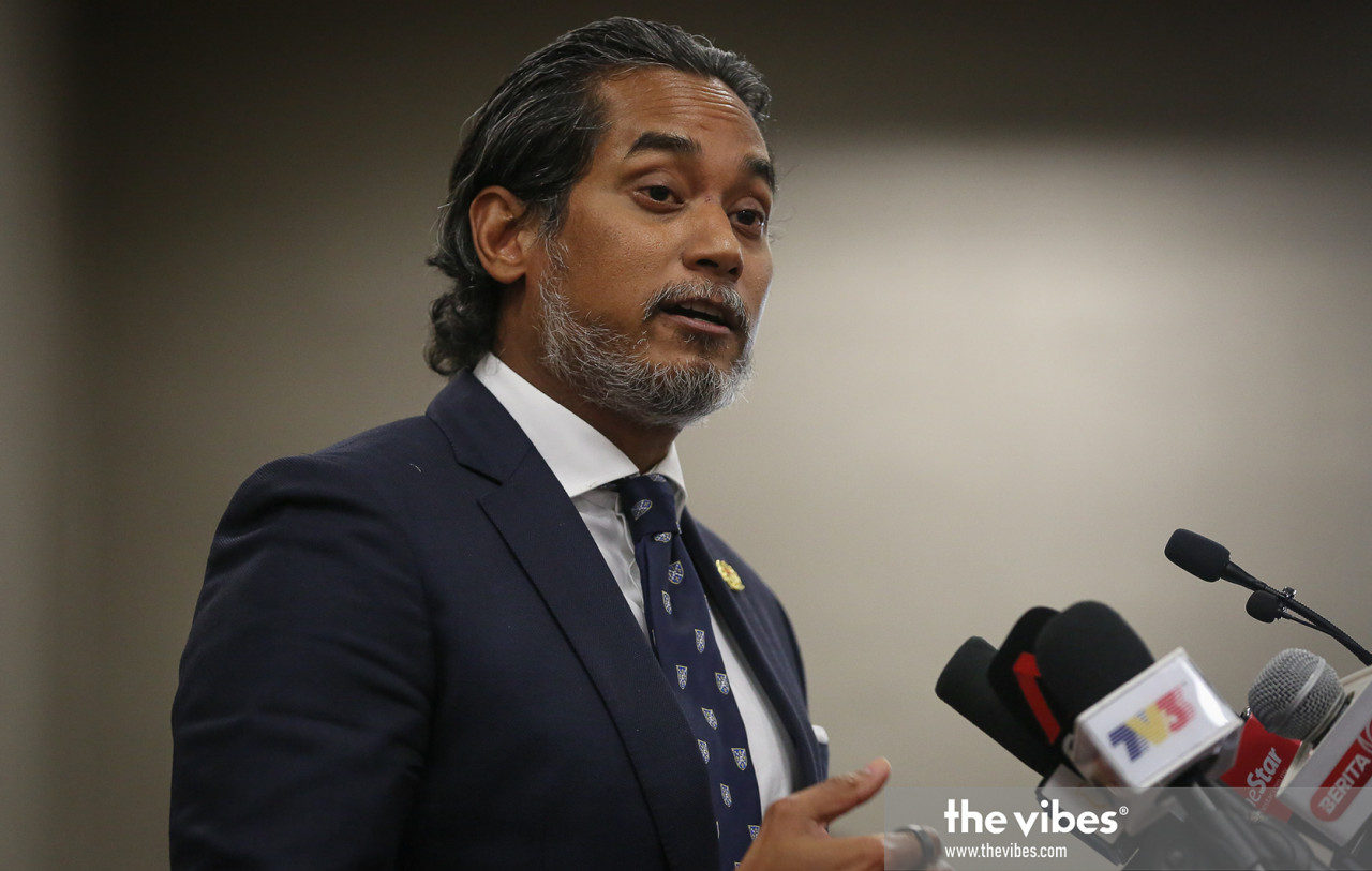 Khairy Jamaluddin, who is spearheading the National Covid-19 Immunisation Programme, is hardworking, according to netizens. – The Vibes file pic, August 17, 2021